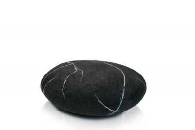 Stone No. 7 L Filzkissen Marmor schwarz Fivetimesone